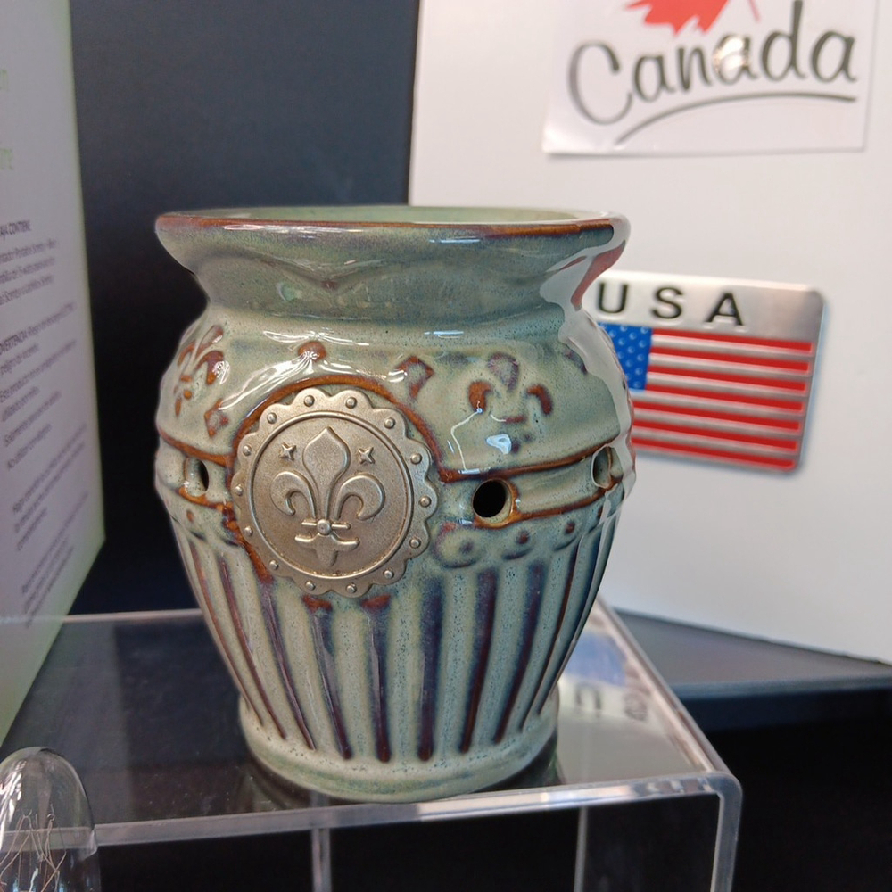 SCENTSY Warmer CHARLEMAGNE Plug-In Warmer Retired Blue/Brown Artisan/Used BOX CN - Picture 2 of 16